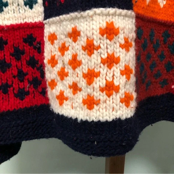 Yach-Ma Handcrafts Colorblock Chunky Knit Wool Sweater - Picture 7 of 10